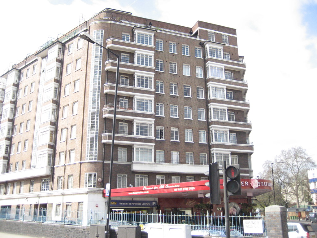 2 bed flat to rent in Rossmore Court, Park Road, London 7