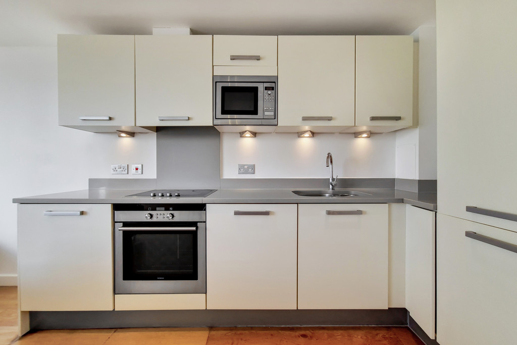 2 bed flat for sale in Water Gardens Square, Canada Water, London SE16  - Property Image 3