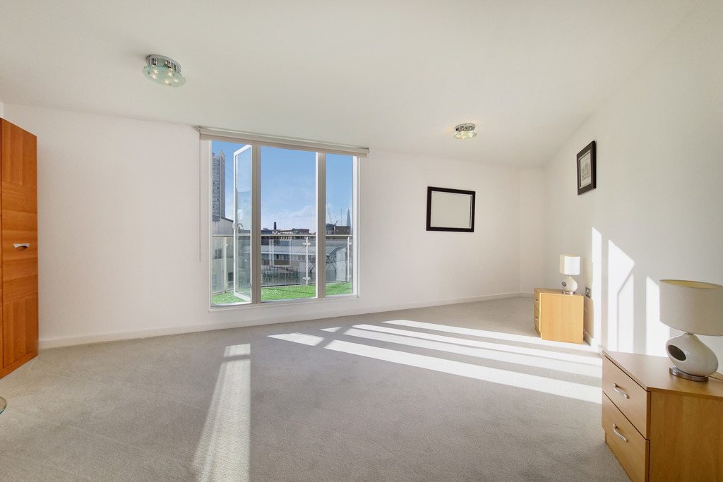 2 bed flat for sale in Water Gardens Square, Canada Water, London SE16  - Property Image 5
