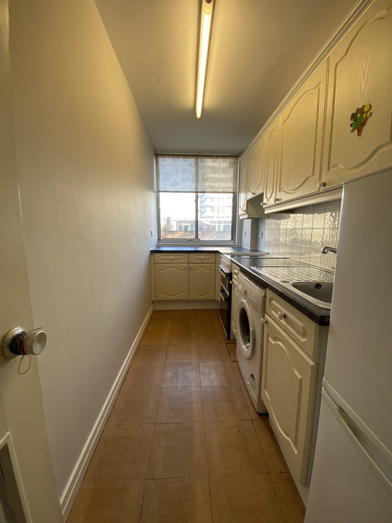 1 bed flat to rent in Quadrangle Tower  - Property Image 7
