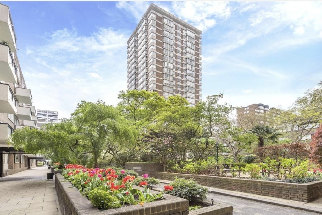 1 bed flat for sale in Cambridge Square, Hyde Park, London, W2