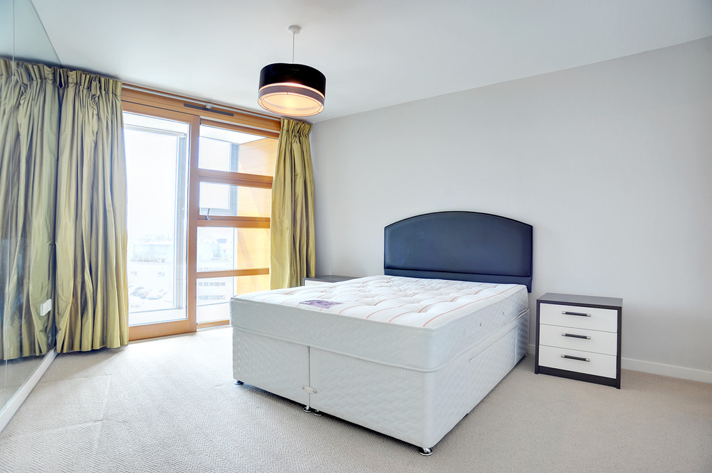 1 bed flat for sale in Lombard Road, Battersea, London, SW11  - Property Image 5