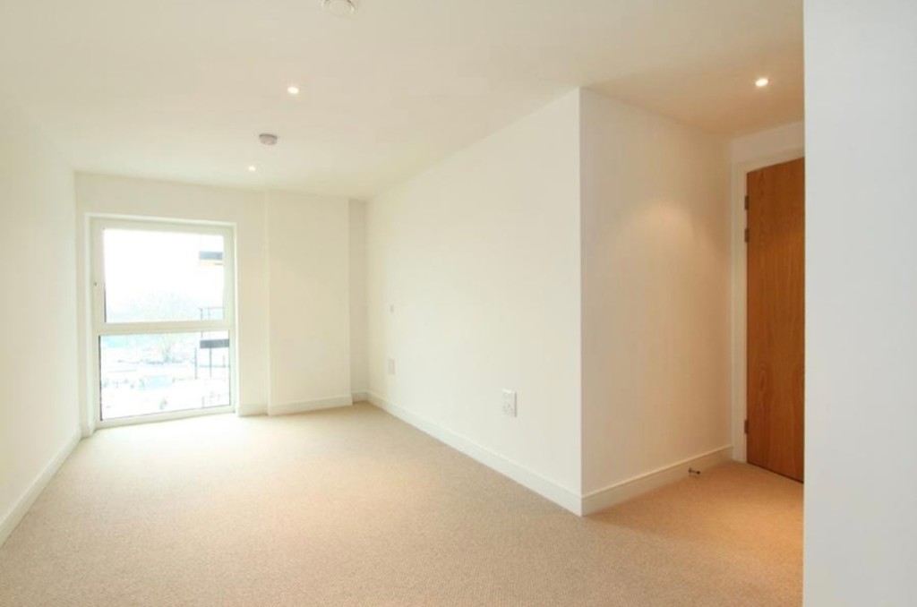 2 bed flat for sale in Spinnaker House, Battersea Reach, Juniper Drive, London SW18  - Property Image 7