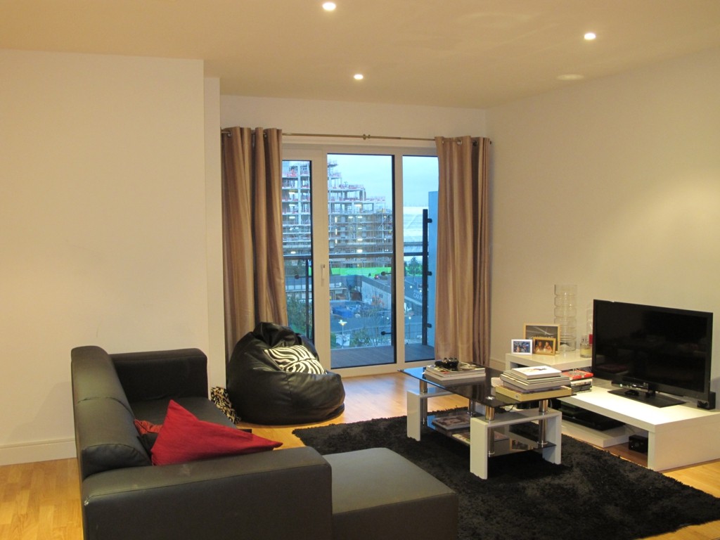 2 bed flat for sale in Spinnaker House, Battersea Reach, Juniper Drive, London SW18  - Property Image 10