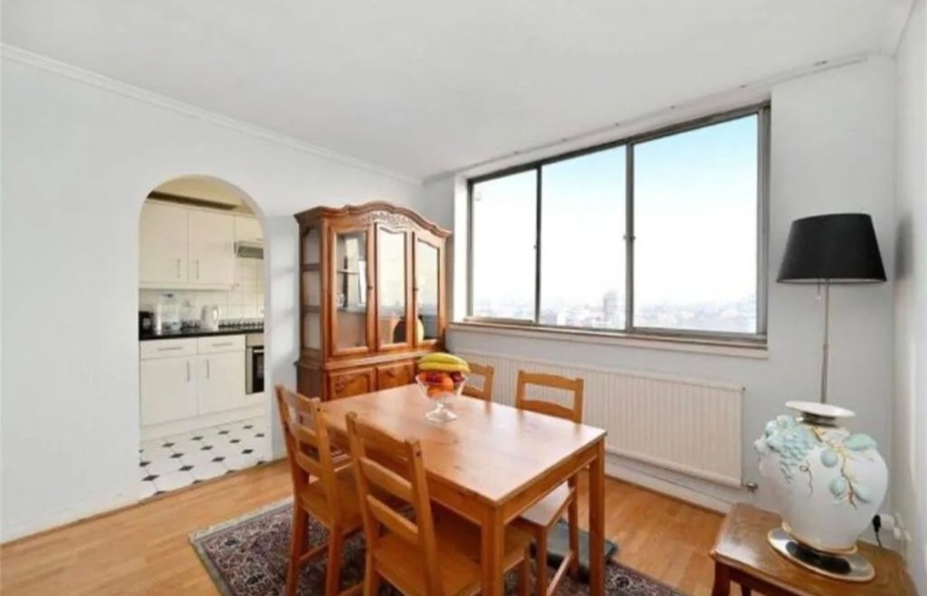 1 bed flat for sale in Cambridge Square, Quadrangle Tower, London W2  - Property Image 7