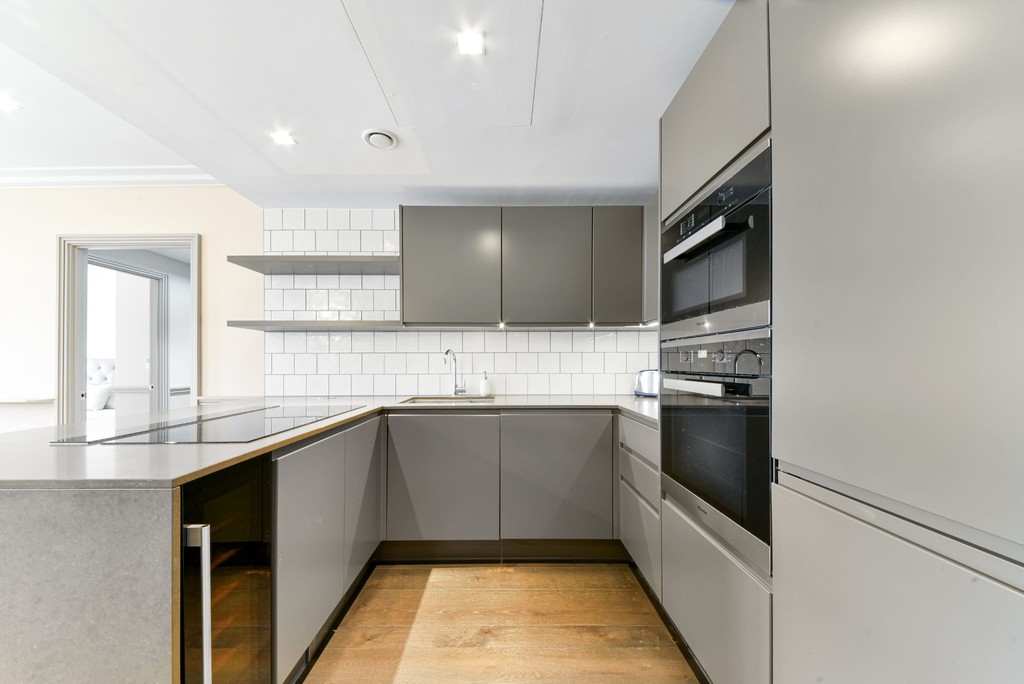 1 bed flat for sale in Queens Wharf, 2 Crisp Road, Hammersmith, London W6  - Property Image 4
