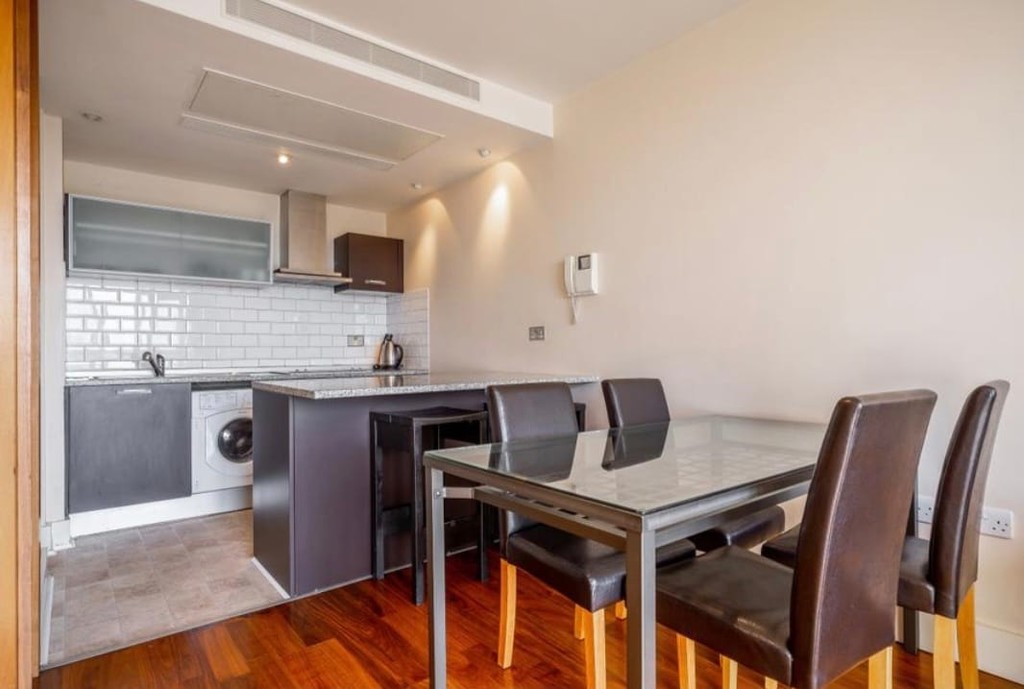 1 bed flat for sale in Peninsula Apartments, Praed Street, London W2  - Property Image 3