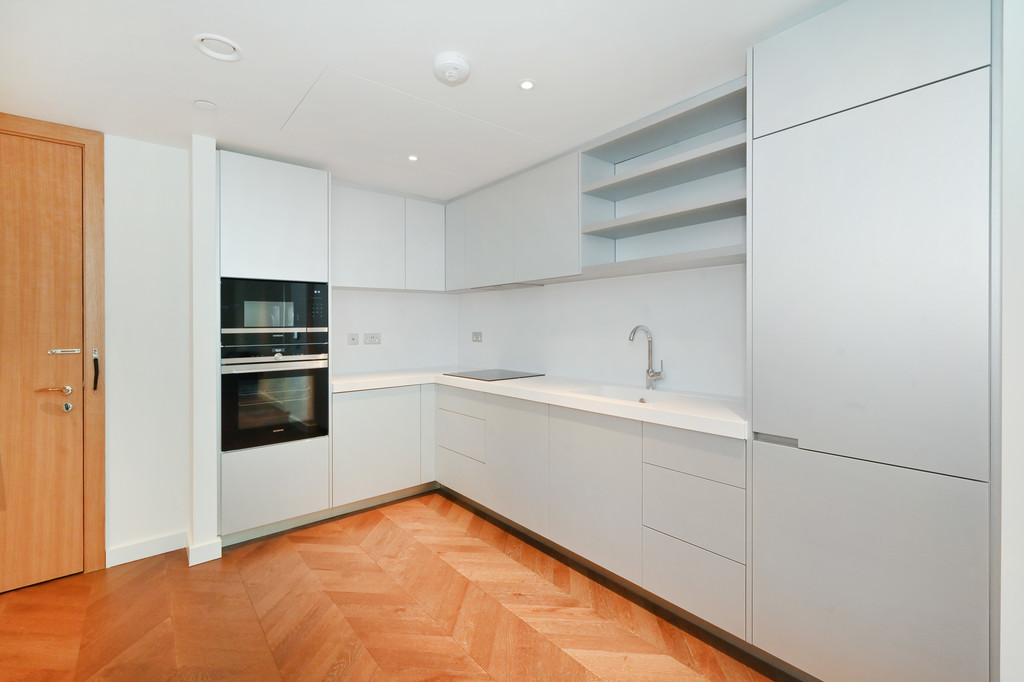 2 bed flat to rent in Prospect Way, London  - Property Image 11