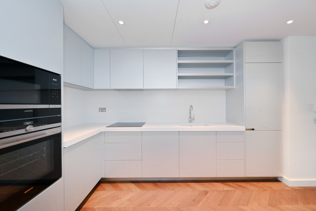 2 bed flat to rent in Prospect Way, London  - Property Image 12