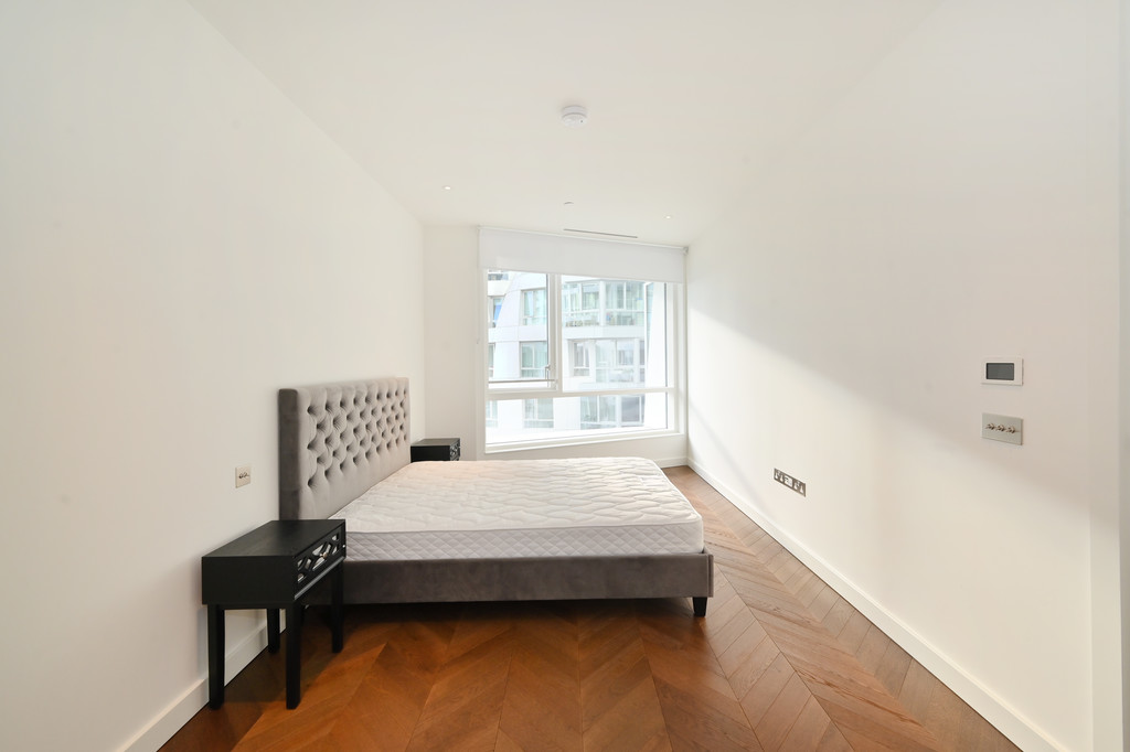 2 bed flat to rent in Prospect Way, London  - Property Image 5