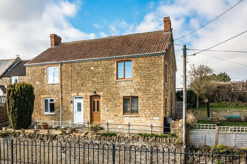 2 bed cottage to rent in Silver Street, South Petherton, TA13
