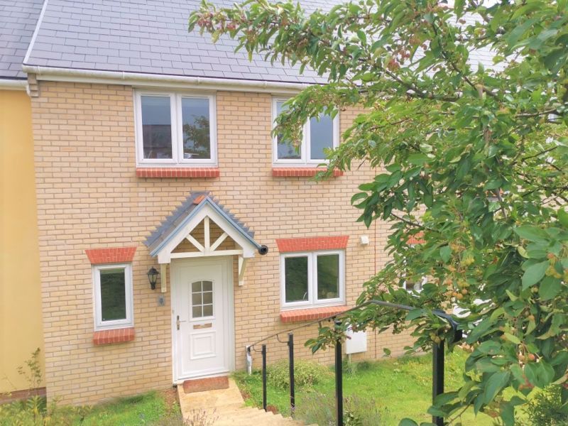 2 bed house to rent in Crewkerne, TA18