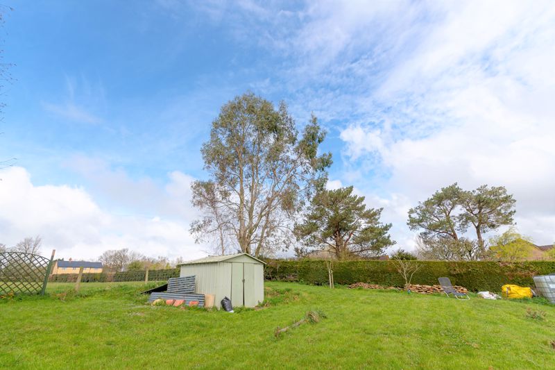 3 bed bungalow for sale in Hewish, Crewkerne  - Property Image 8
