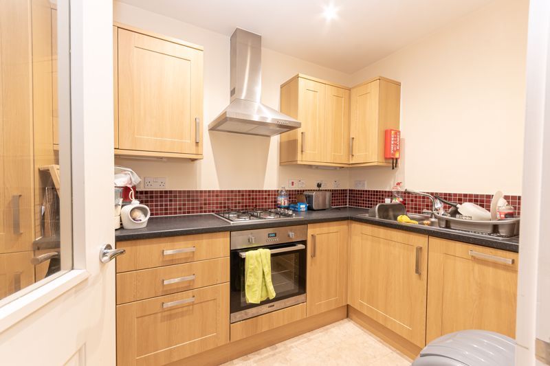 2 bed flat for sale in Yeovil  - Property Image 2