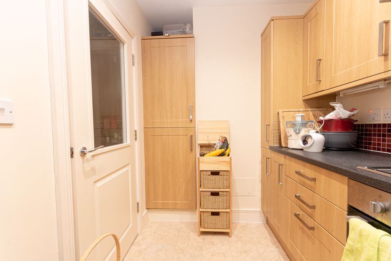 2 bed flat for sale in Yeovil  - Property Image 10