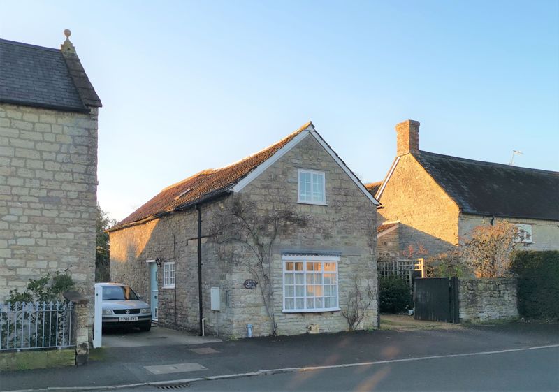 2 bed cottage to rent in Queen Camel, BA22