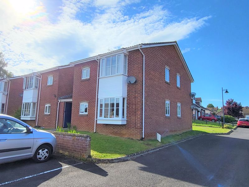 1 bed flat to rent in Abbey Manor Park, BA21