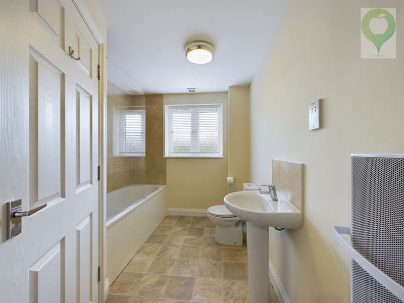 2 bed flat to rent in Crewkerne  - Property Image 7