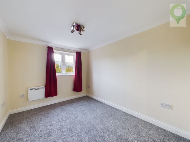 2 bed flat to rent in Crewkerne  - Property Image 9