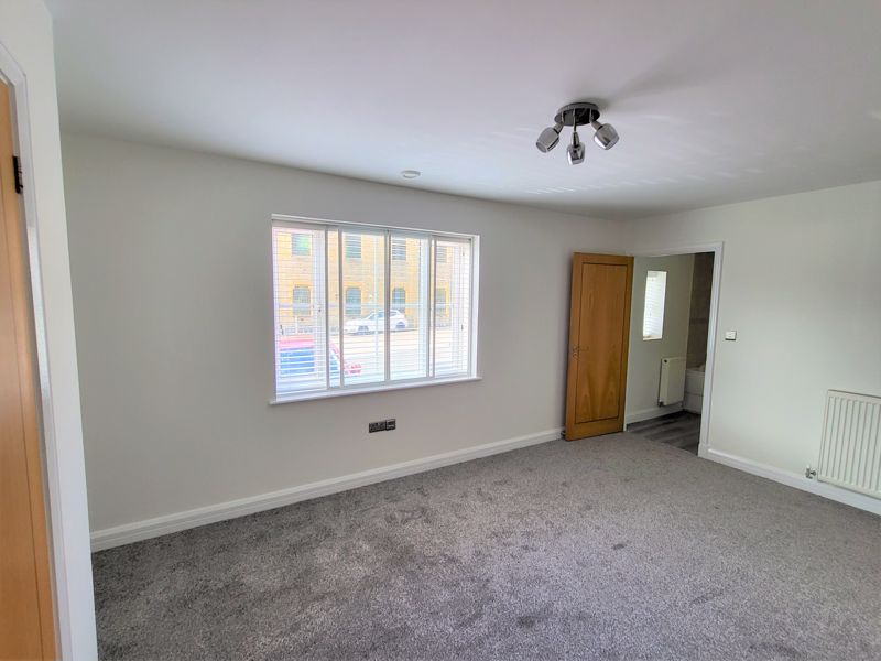 2 bed flat to rent in Yeovil  - Property Image 4