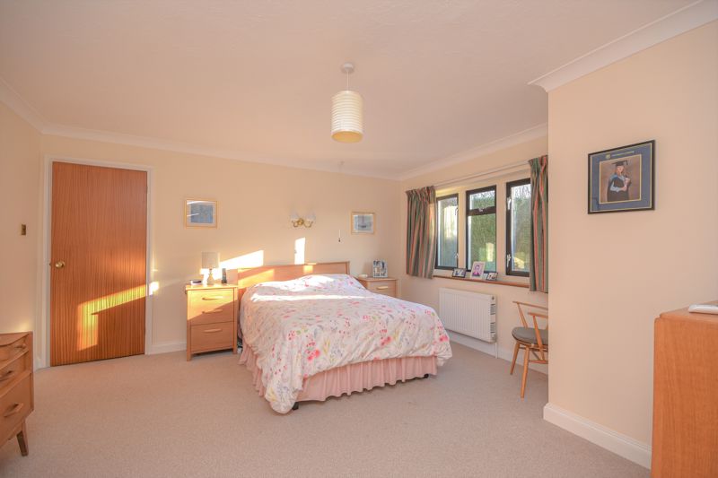 3 bed bungalow for sale in St. Michaels Gardens, South Petherton  - Property Image 14