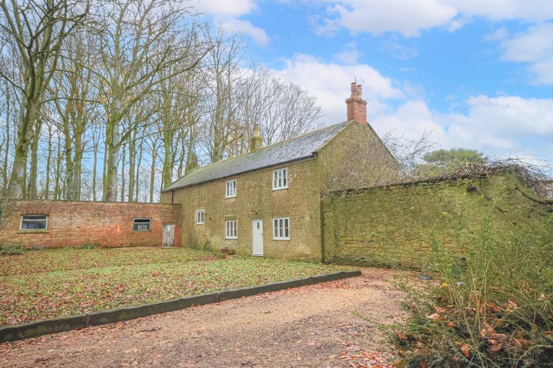 3 bed house to rent in Egwood, Merriott, TA16