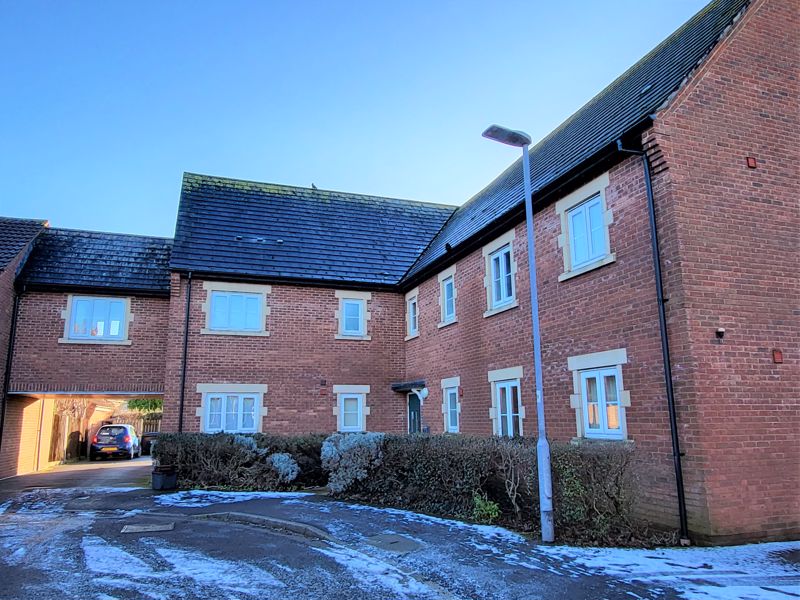 2 bed flat to rent in Martock, TA12