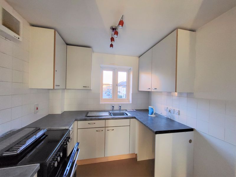 2 bed flat to rent in Martock  - Property Image 5