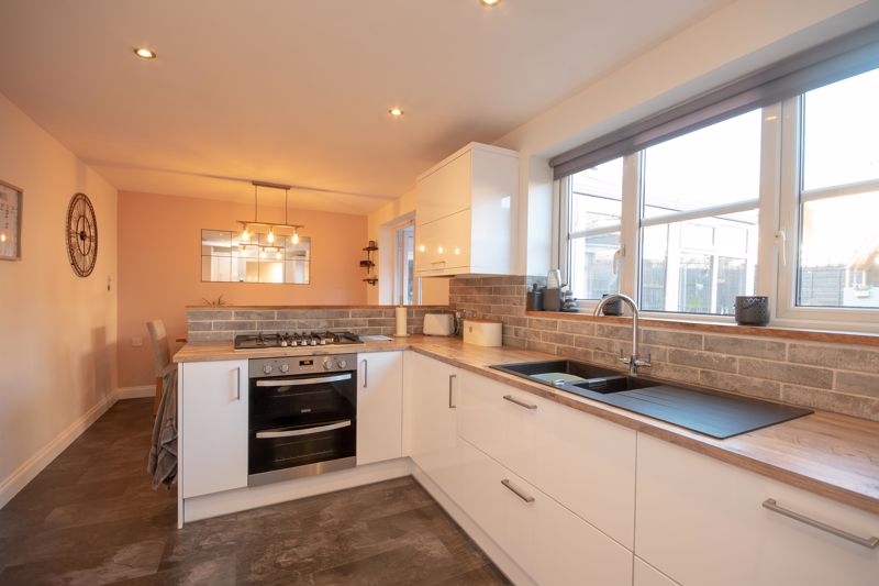 4 bed house for sale in Fosse Close, Yeovil  - Property Image 4