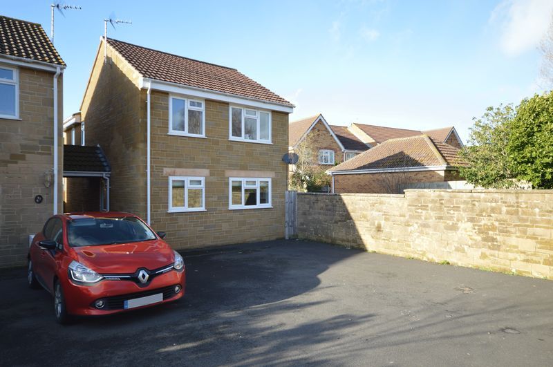 3 bed house to rent in Martock, TA12