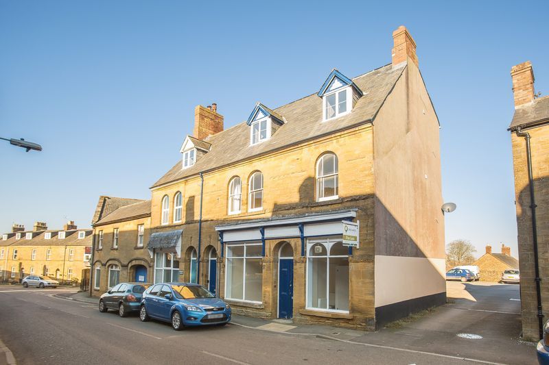 2 bed flat to rent in Stoke-Sub-Hamdon, TA14