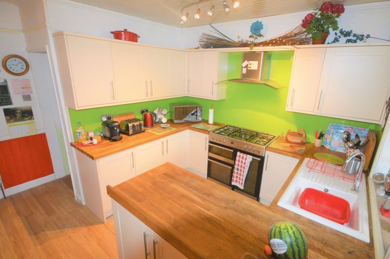 3 bed house for sale in Yeovil  - Property Image 5