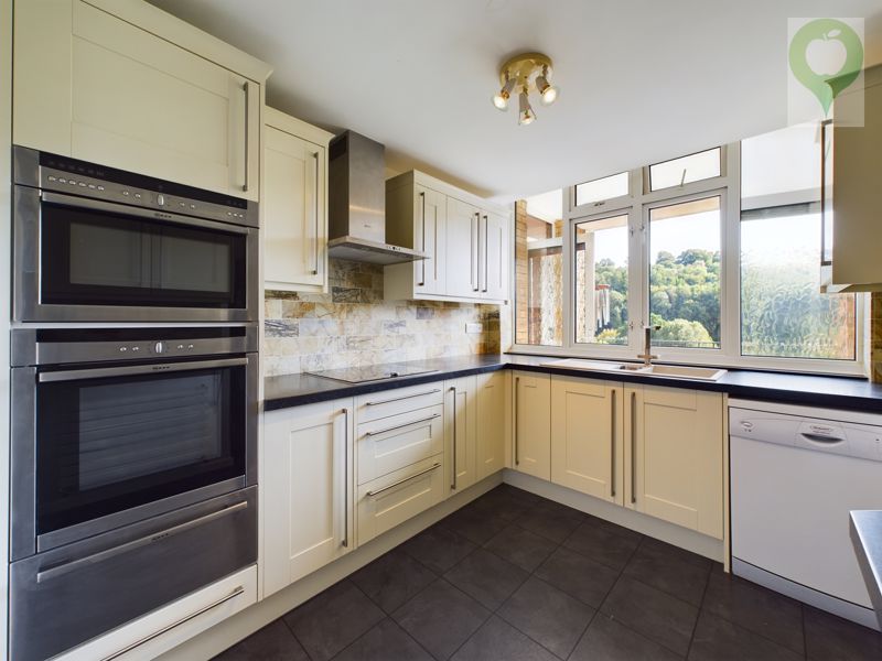 4 bed house for sale in Penn Park House, Penn Hill  - Property Image 5