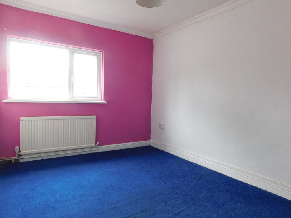 2 bed flat to rent in Nant Hir, Glynneath, Neath 7