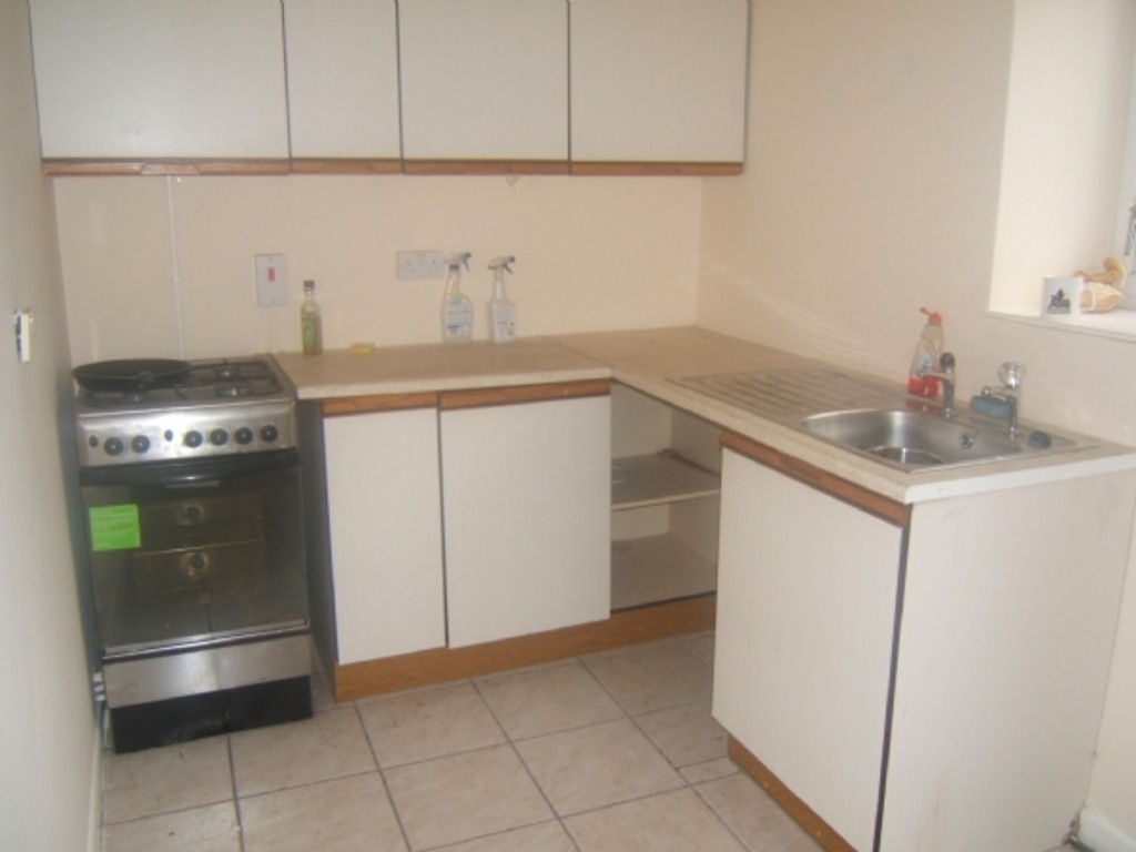 1 bed flat to rent in Commercial Road, Resolven, Neath 4
