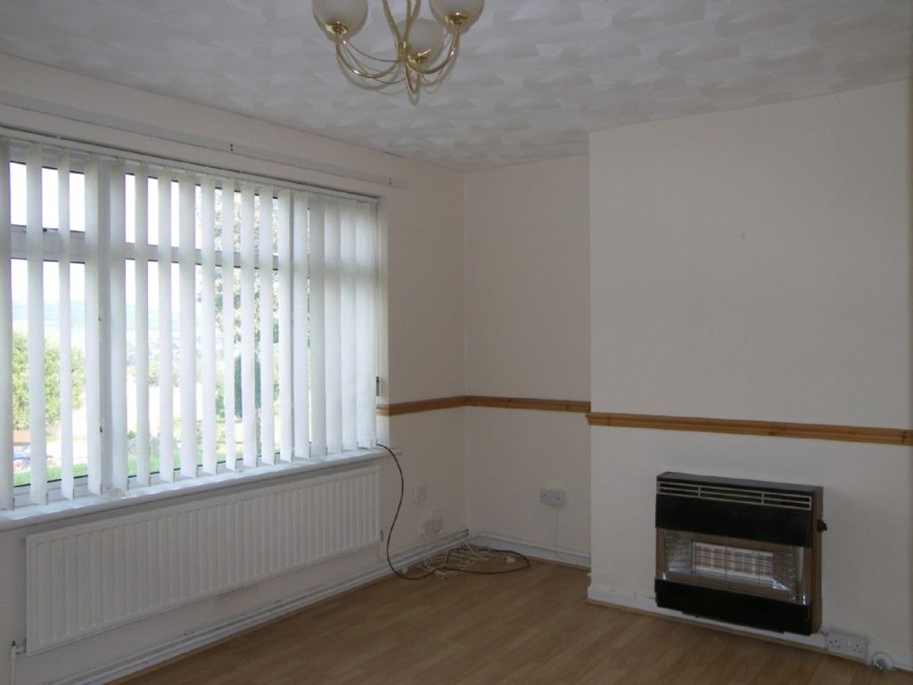 2 bed flat to rent in Kingdon Owen Road, Cimla 1