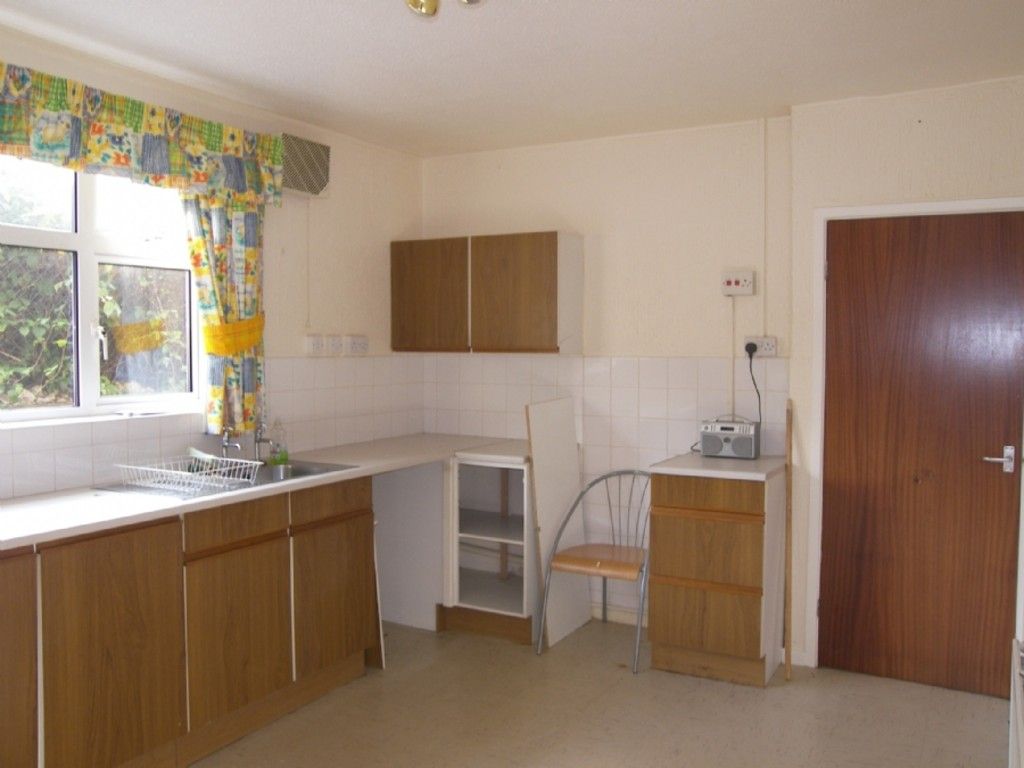 2 bed flat to rent in Kingdon Owen Road, Cimla 2