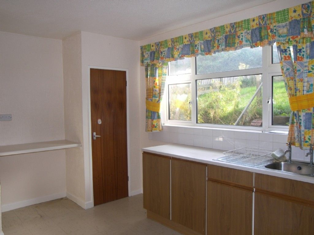 2 bed flat to rent in Kingdon Owen Road, Cimla 3