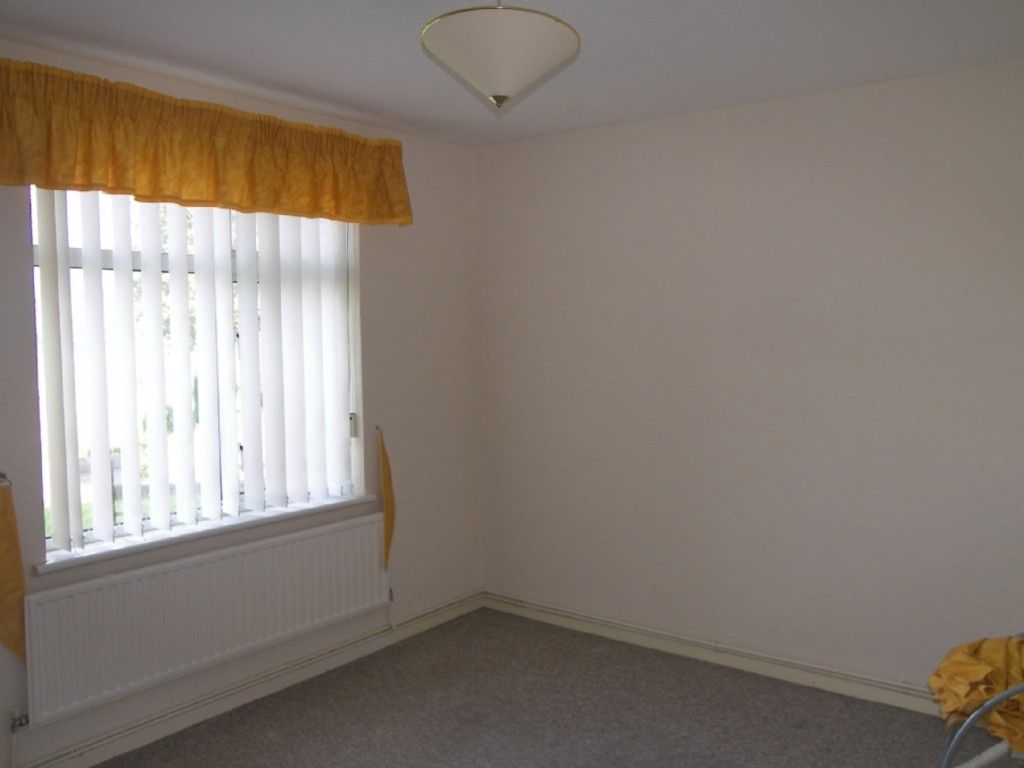 2 bed flat to rent in Kingdon Owen Road, Cimla 4