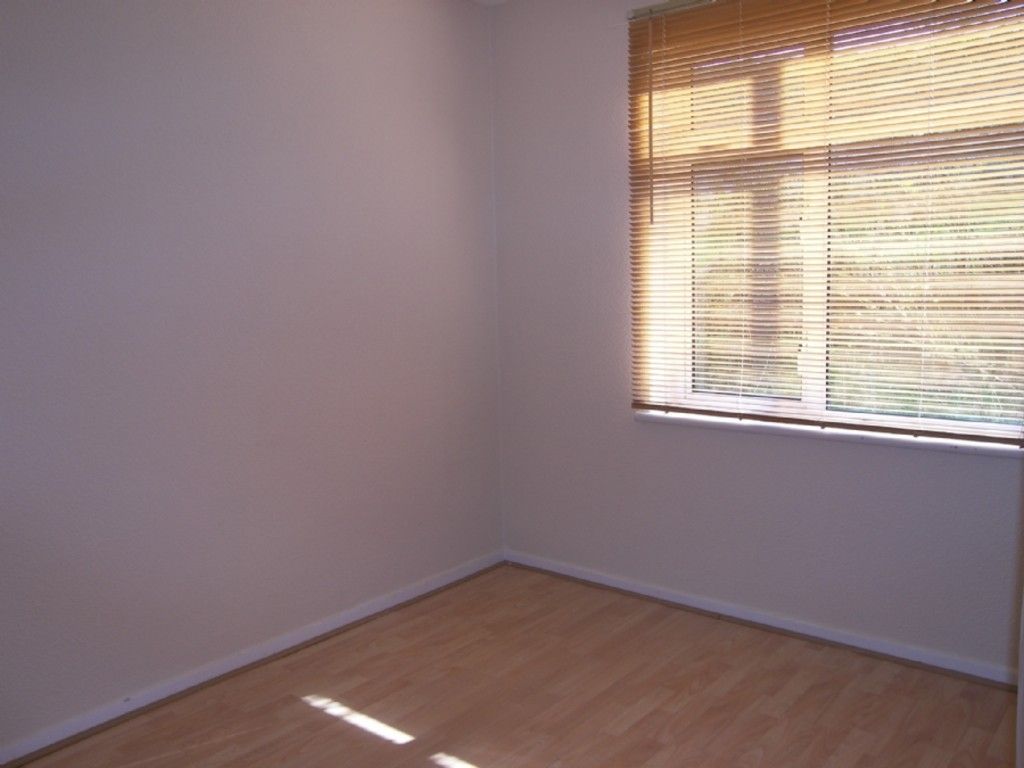 2 bed flat to rent in Kingdon Owen Road, Cimla 5