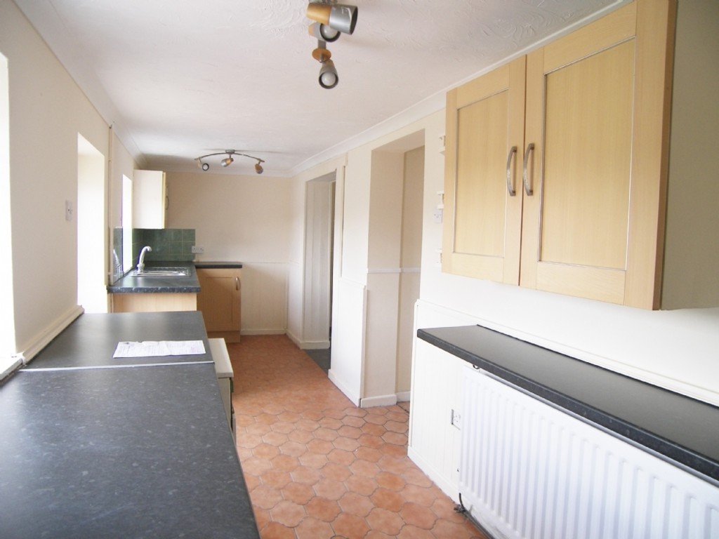 3 bed house to rent in 19 Standert Terrace, Seven Sisters 3