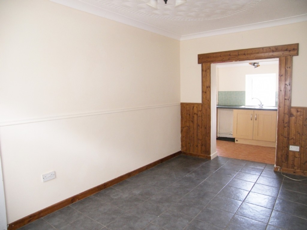 3 bed house to rent in 19 Standert Terrace, Seven Sisters 5
