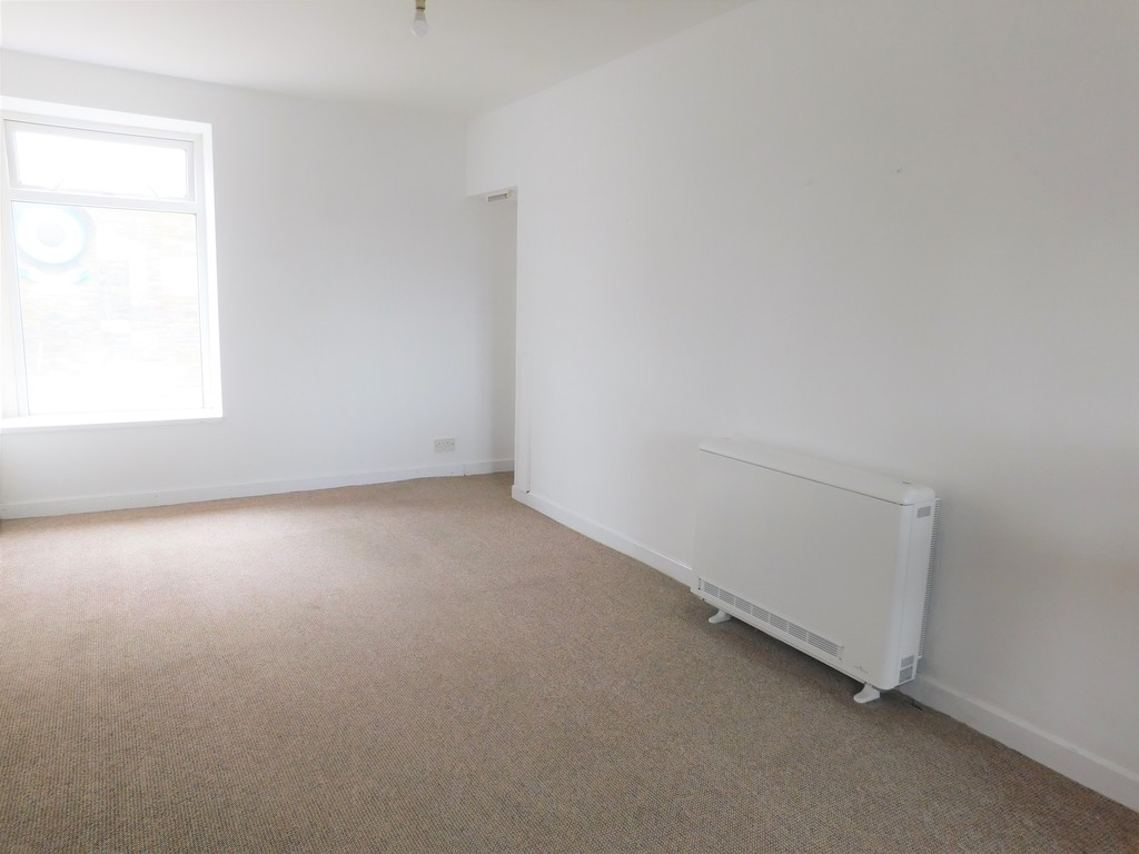 1 bed flat to rent in Queen Street, Neath, Neath 2