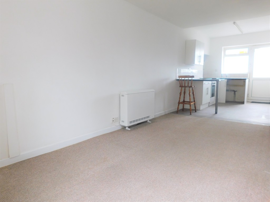 1 bed flat to rent in Queen Street, Neath, Neath 3