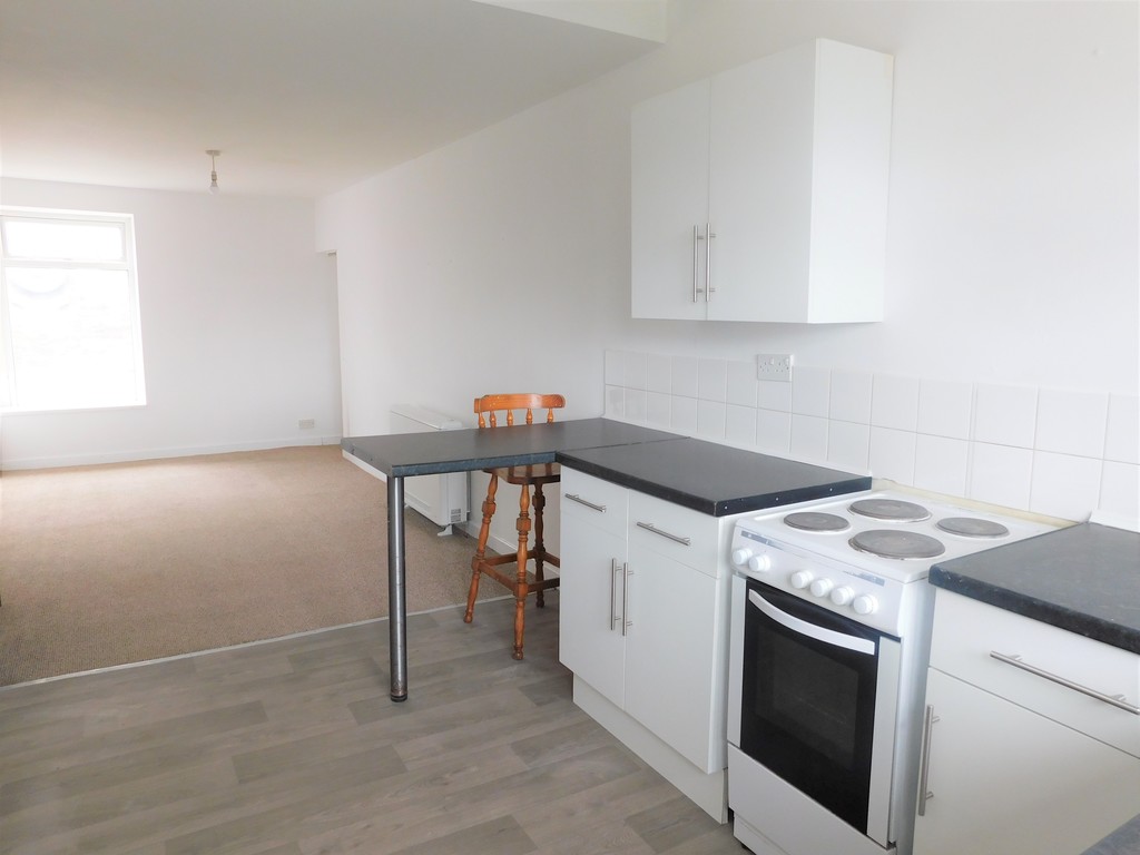 1 bed flat to rent in Queen Street, Neath, Neath 5