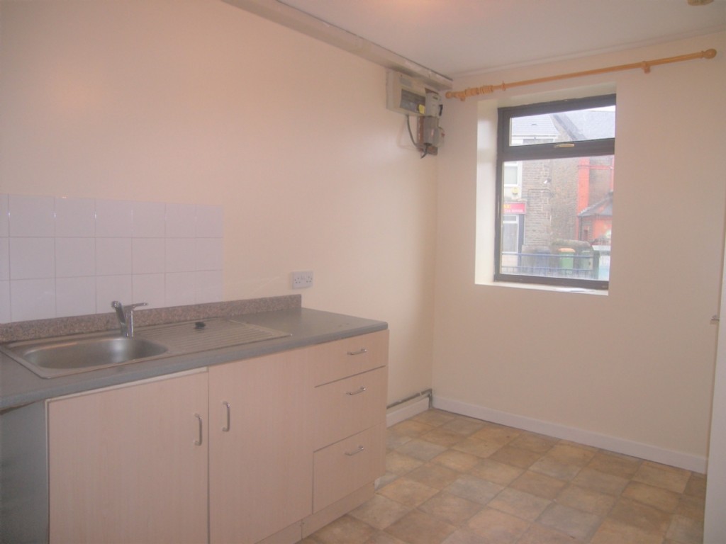 1 bed flat to rent in Hebron Road, Clydach 5