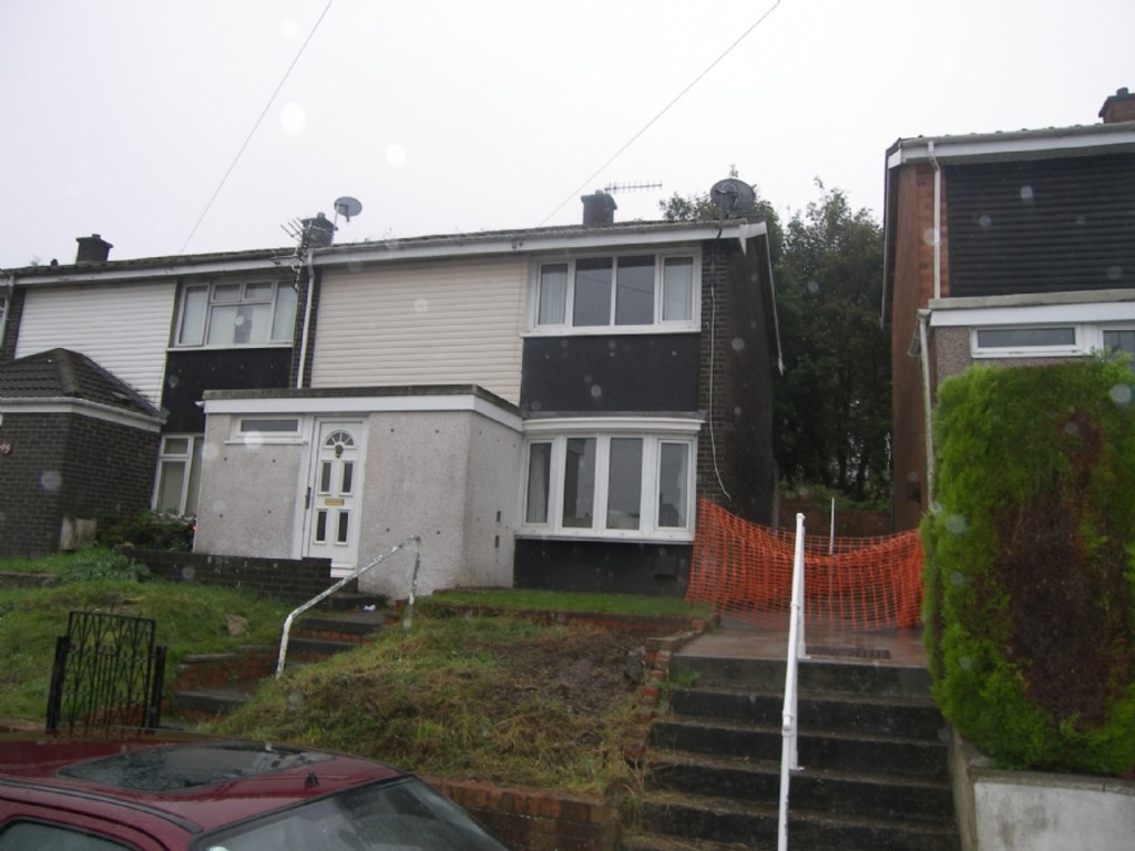 2 bed house to rent in Wheatley Road, Melyn - Property Image 1