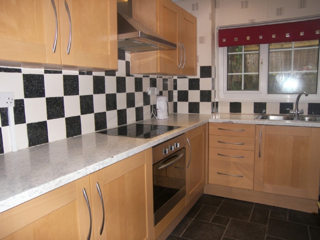 2 bed house to rent in Wheatley Road, Melyn 5