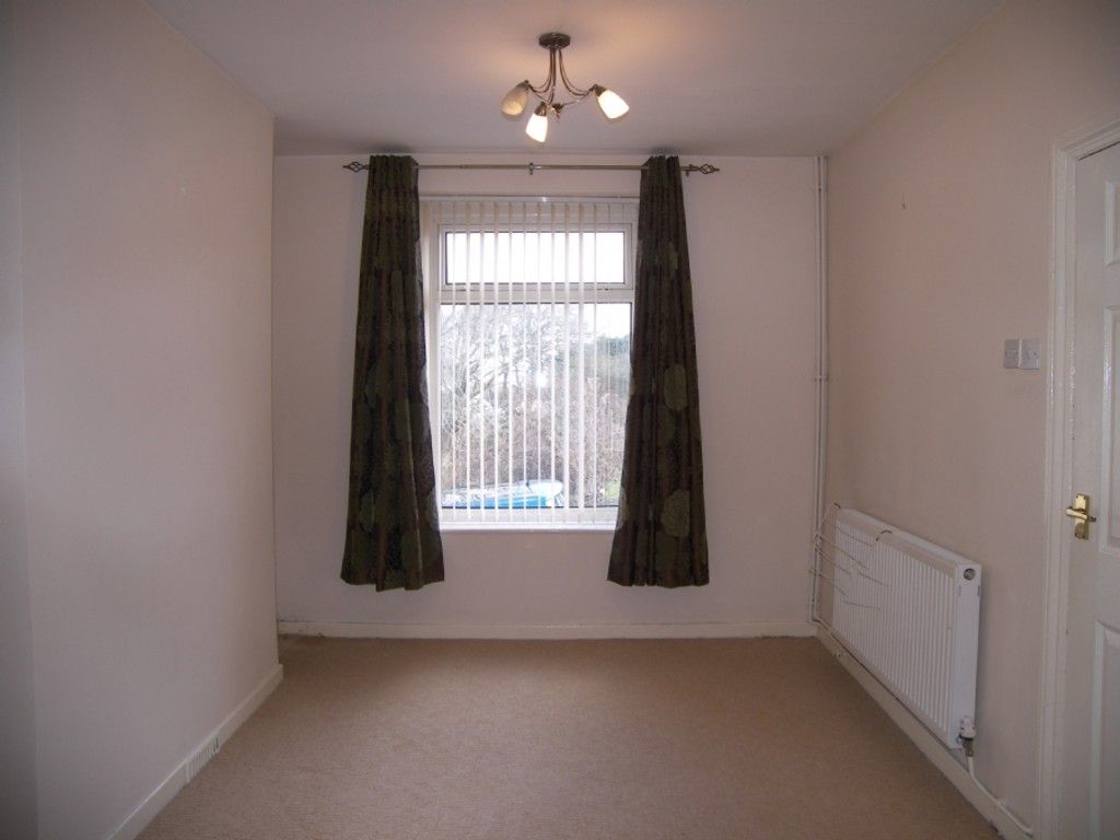 3 bed house to rent in Hill Street, Melincourt 3