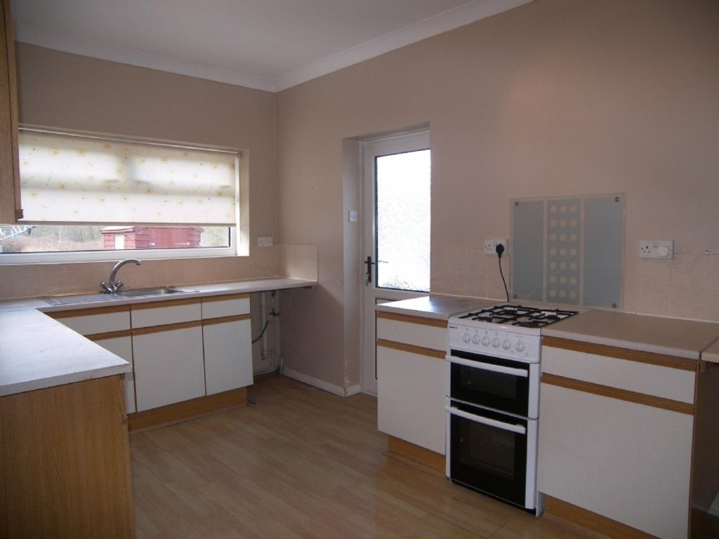 3 bed house to rent in Hill Street, Melincourt 4